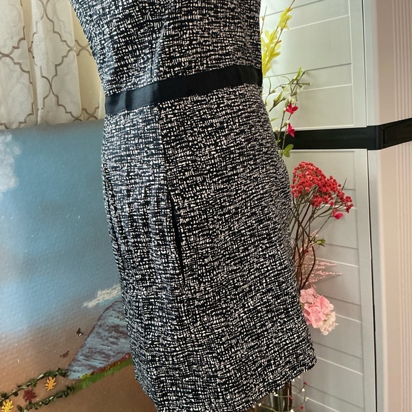 Elegant Black and White Pencil Skirt - Picture 3 of 6